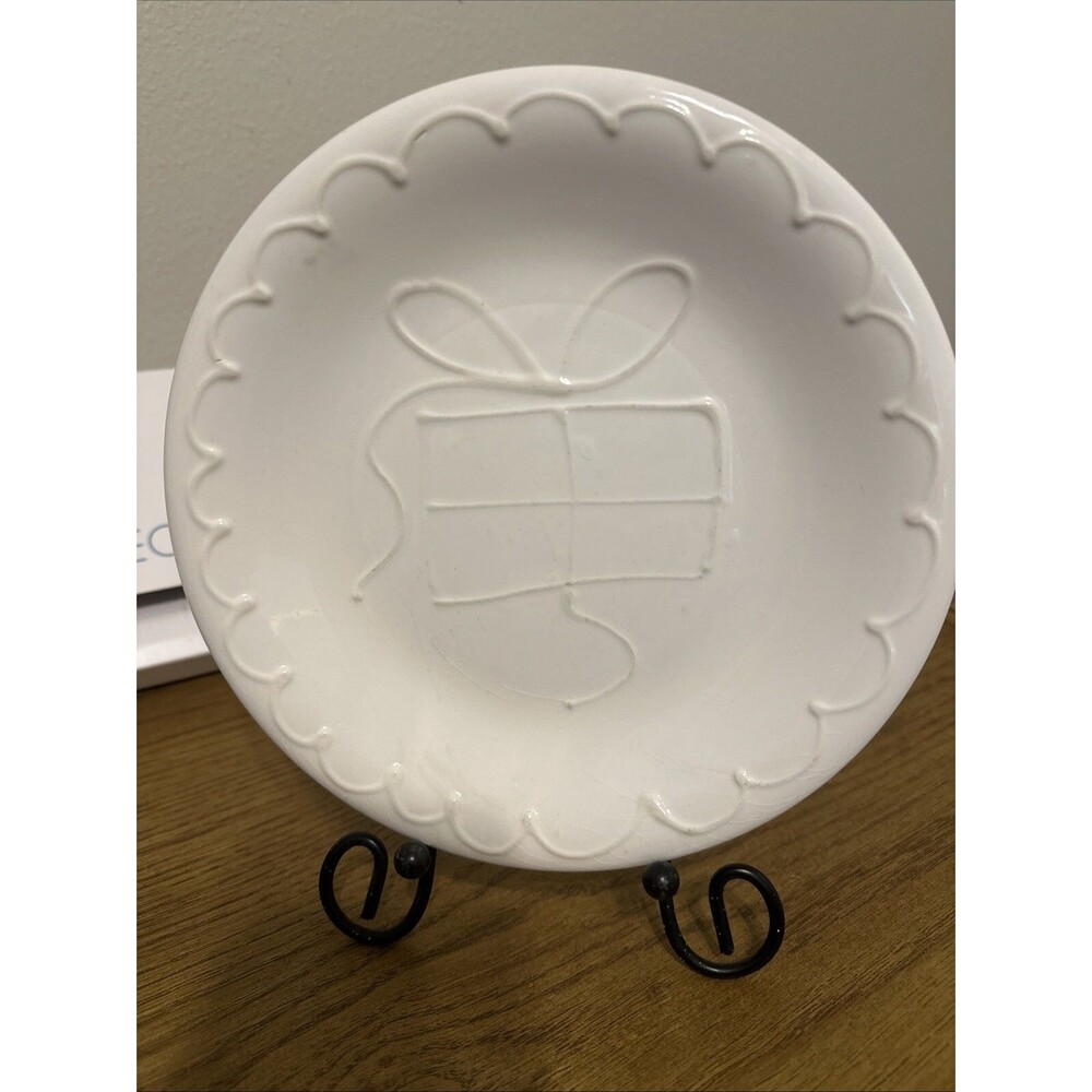 La Gioconda  Italy 8" Christmas Plate- White Embossed Package Dessert Dish